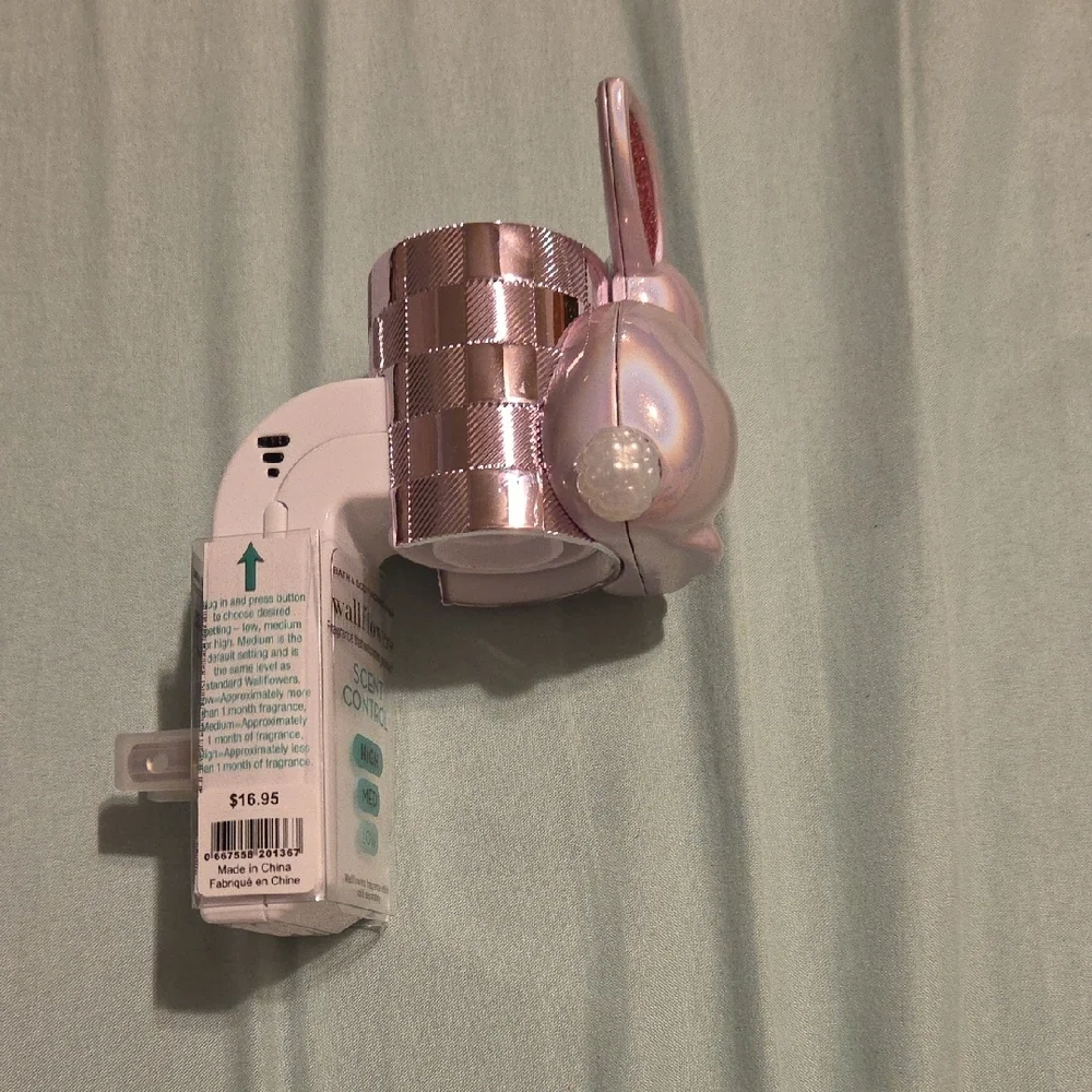 Brand New Bath & Body Works Pearl Bunny Wallflower Plug - Picture 2 of 5